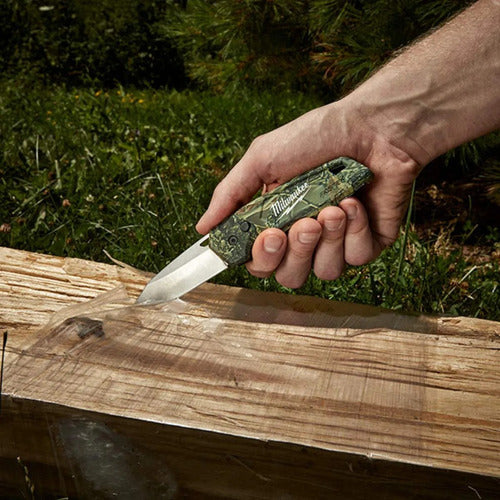 faca lâmina dobrável camuflada fastback 48-22-1524 milwaukee camuflagem