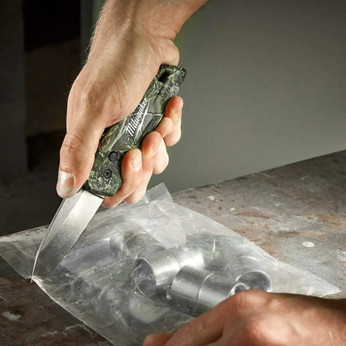 faca lâmina dobrável camuflada fastback 48-22-1524 milwaukee camuflagem