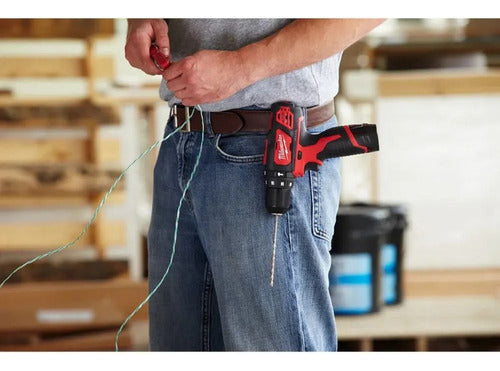 furadeira impacto 3/8  milwaukee 2408-259 2 baterias 12v 2ah vermelho