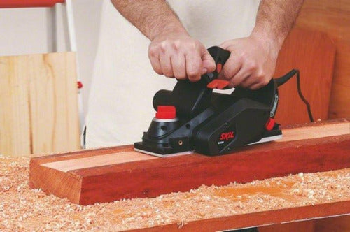 Plaina Elétrica Manual Skil 1555 82mm 220v Cor Preto