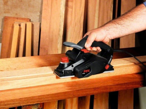 plaina elétrica manual skil 1555 82mm 220v cor preto